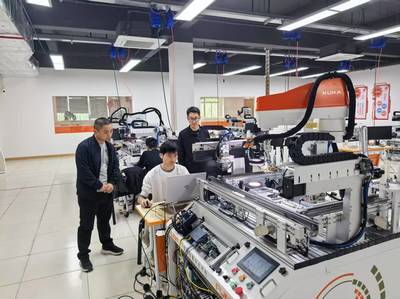 智能控制學(xué)院黨總支書記一行赴常熟市現(xiàn)代產(chǎn)業(yè)技能實訓(xùn)中心學(xué)習(xí)考察工業(yè)控制計算機及系統(tǒng)制造